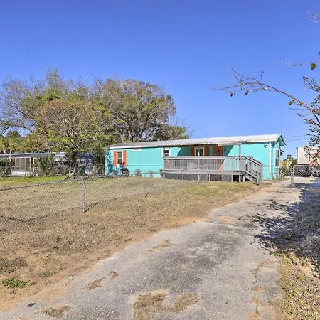 Pet-Friendly Home With Deck - 6 Mi To Cocoa Village!